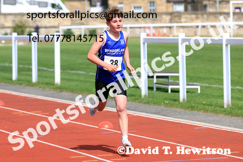 1500 metres, 2026 Elswick Harriers Event, Wentworth, Hexham. Photo: David T. Hewitson/Sports for All Pics